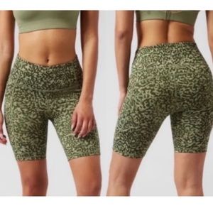 Athleta Ultimate Stash Short  7” XL NWOT